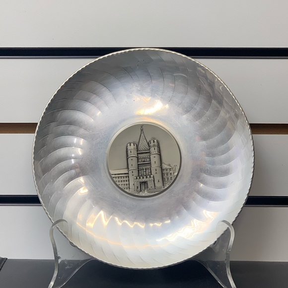 Hand Hammered Vintage Switzerland Aluminum Plate - Picture 8 of 8